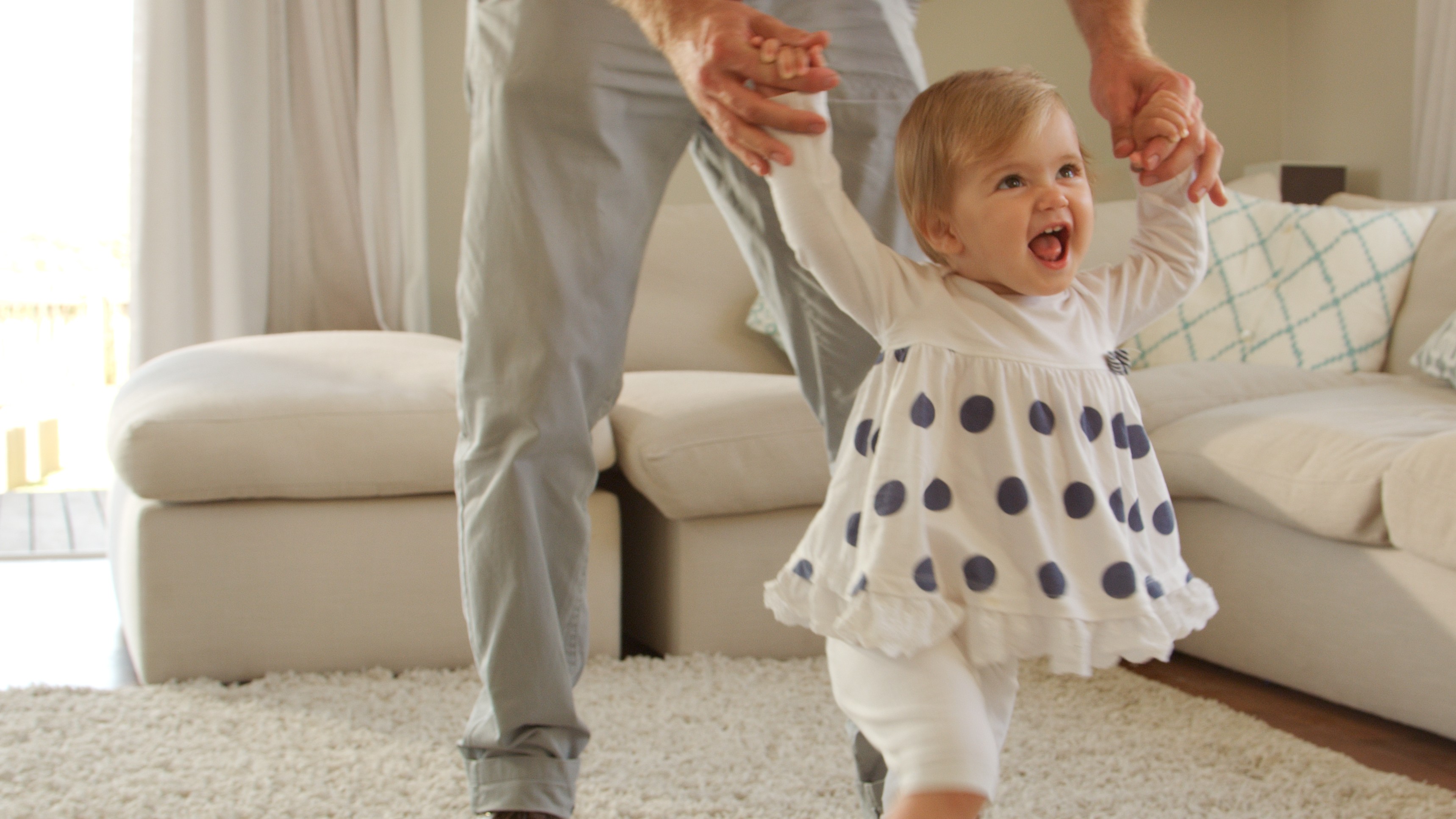 11 Aylık Bebek Gelişimi - İlk Kelimeler ve İlk Adımlar